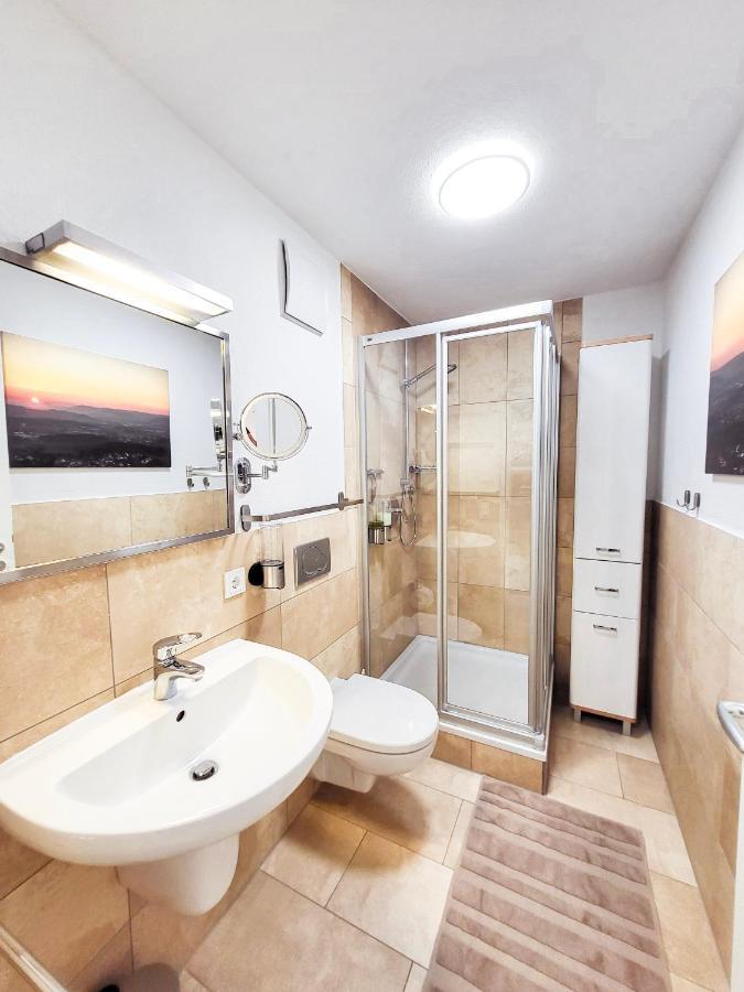 Zentrale Ferienwohnung In Aalen City Mit 4-Sternen Extérieur photo